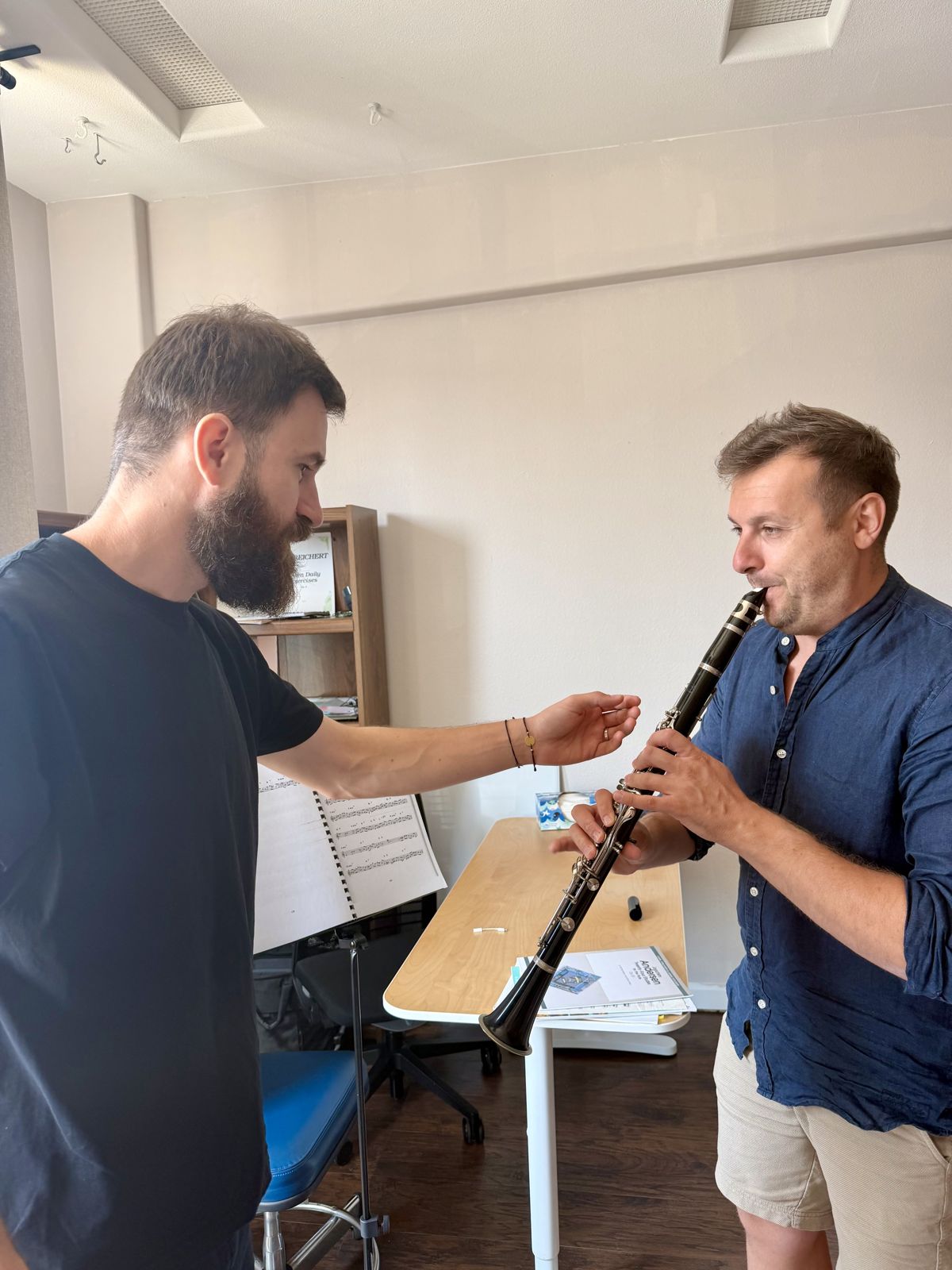 Claudiu Farcas teaching a private clarinet lesson